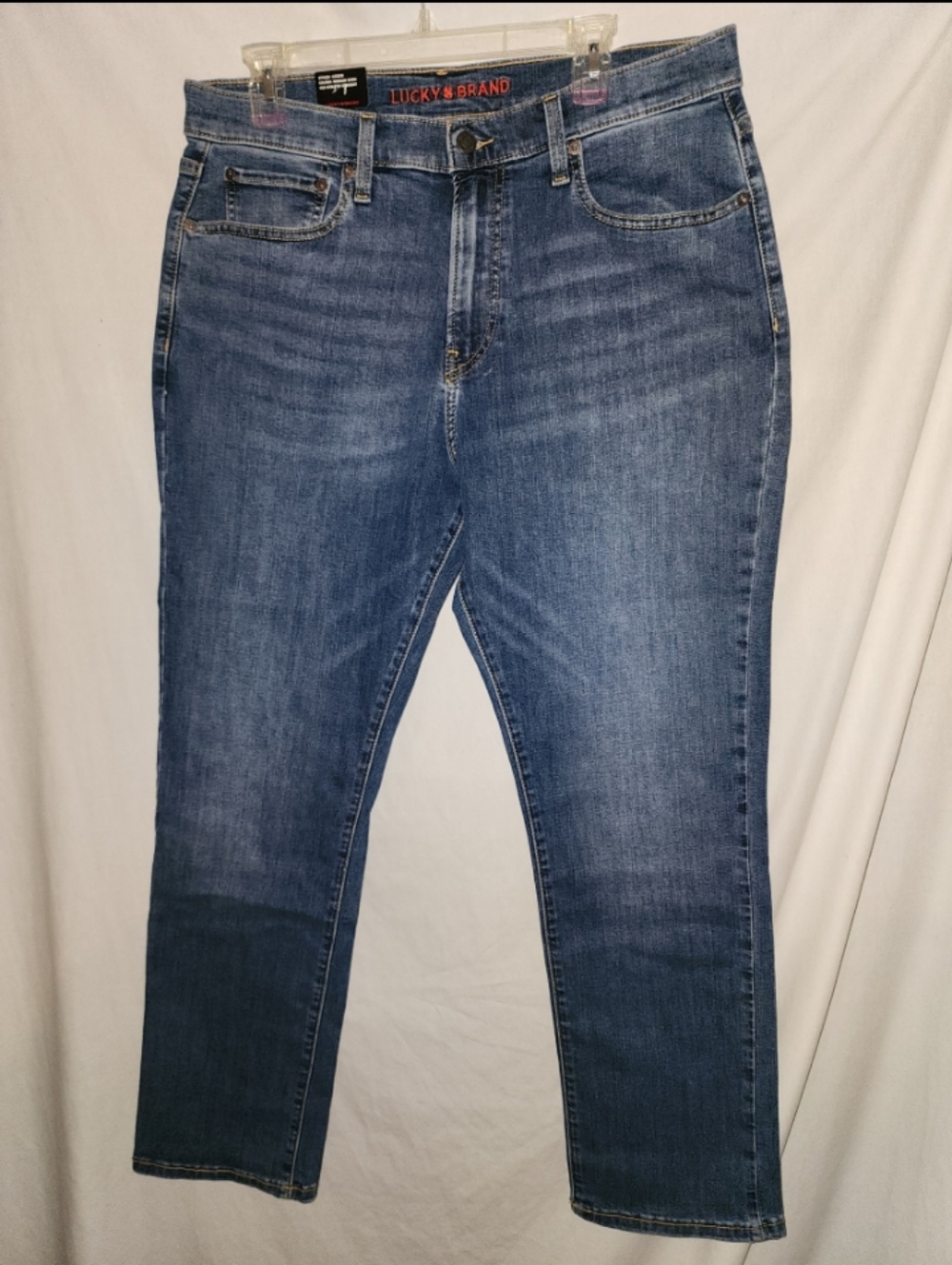 Lucky brand mens size 34x30 410 athletic straight denim jeans